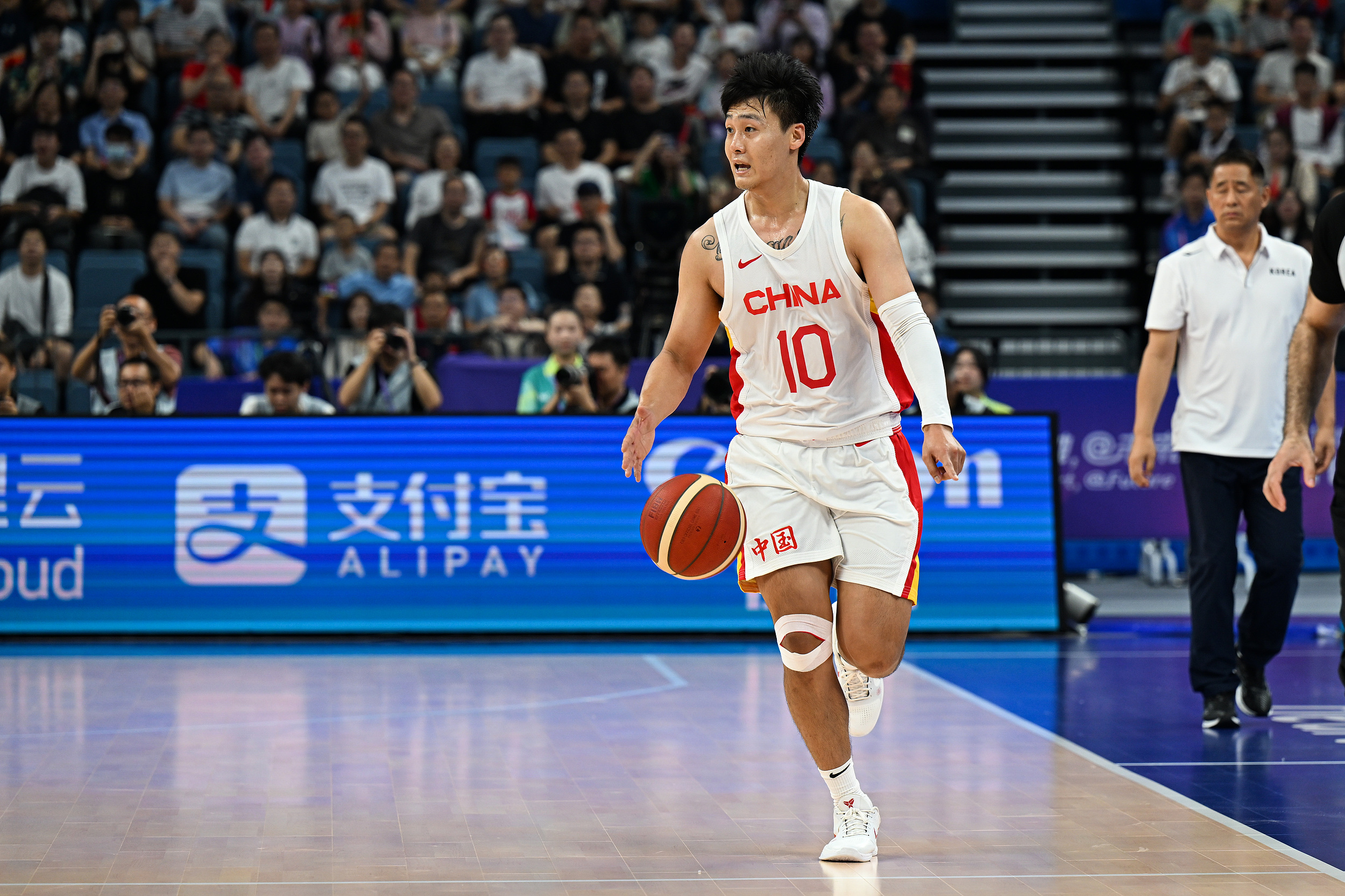 赵继伟解说调侃赵睿:他的尺寸比较大,不像1号位像3号位