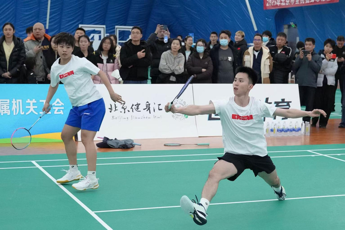 app下载-第二十一届北京羽毛球公开赛举行 近千名球友参赛