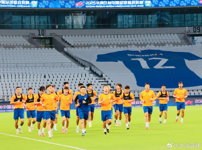 直击泰山队22人训练,主力缺席已成定局,韩鹏相信球员的能力