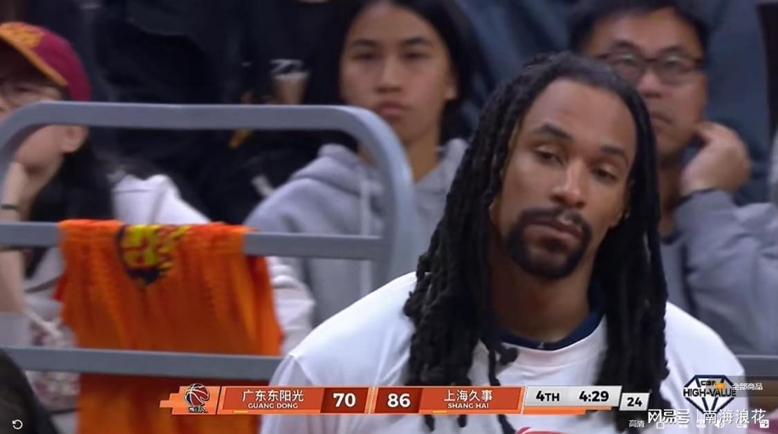 4场连续0分！为何国家队著名射手被杜锋用成废人？球迷一针见血