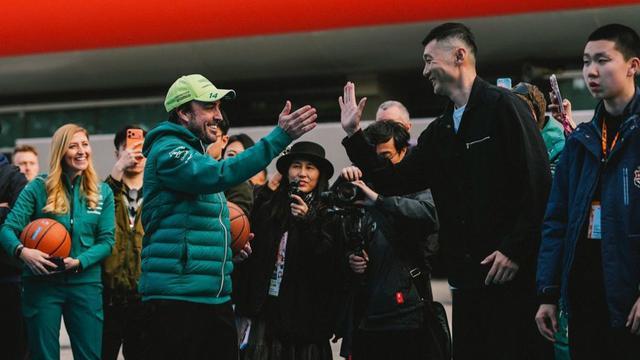 登录入口-王牌对王牌！上海球迷挂念的刘炜和F1世界冠军阿隆索打篮球，谁会赢？