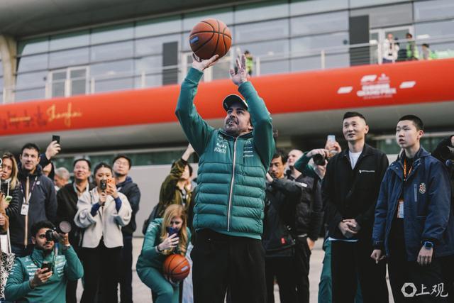 登录入口-王牌对王牌！上海球迷挂念的刘炜和F1世界冠军阿隆索打篮球，谁会赢？