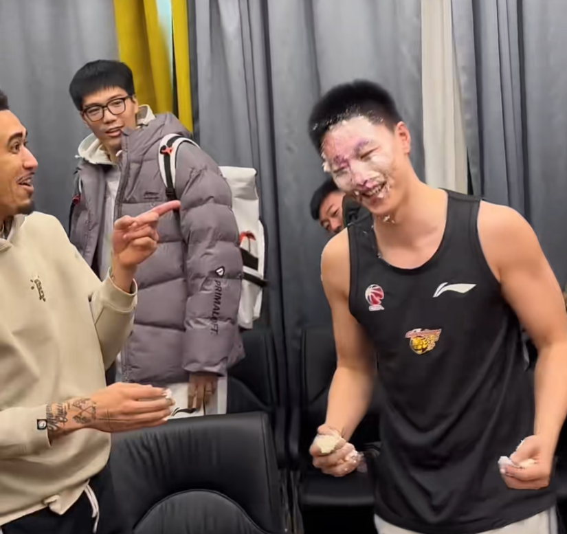 登录入口-广东为胡明轩庆生！杜锋高待遇，多人摁头往蛋糕砸，想报复却未果