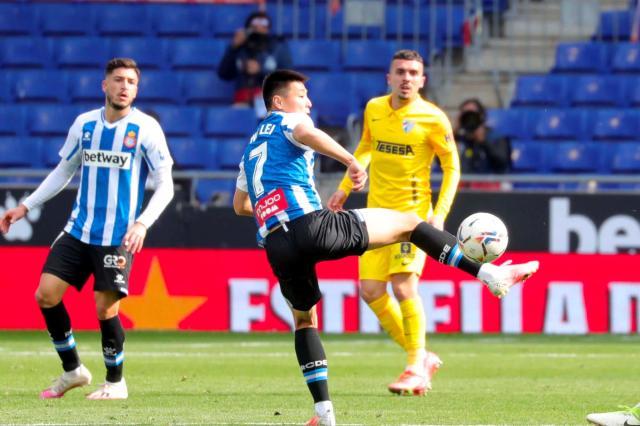 app下载-氛围、欲望与真知并存，武磊击碎流言继续他的足球